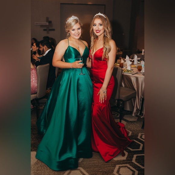 Rachel Allan Couture Style #8408 Burgundy Gown – Size 6 - Picture 6 of 9